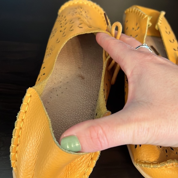 Yellow Leather shoes - Picture 2 of 5